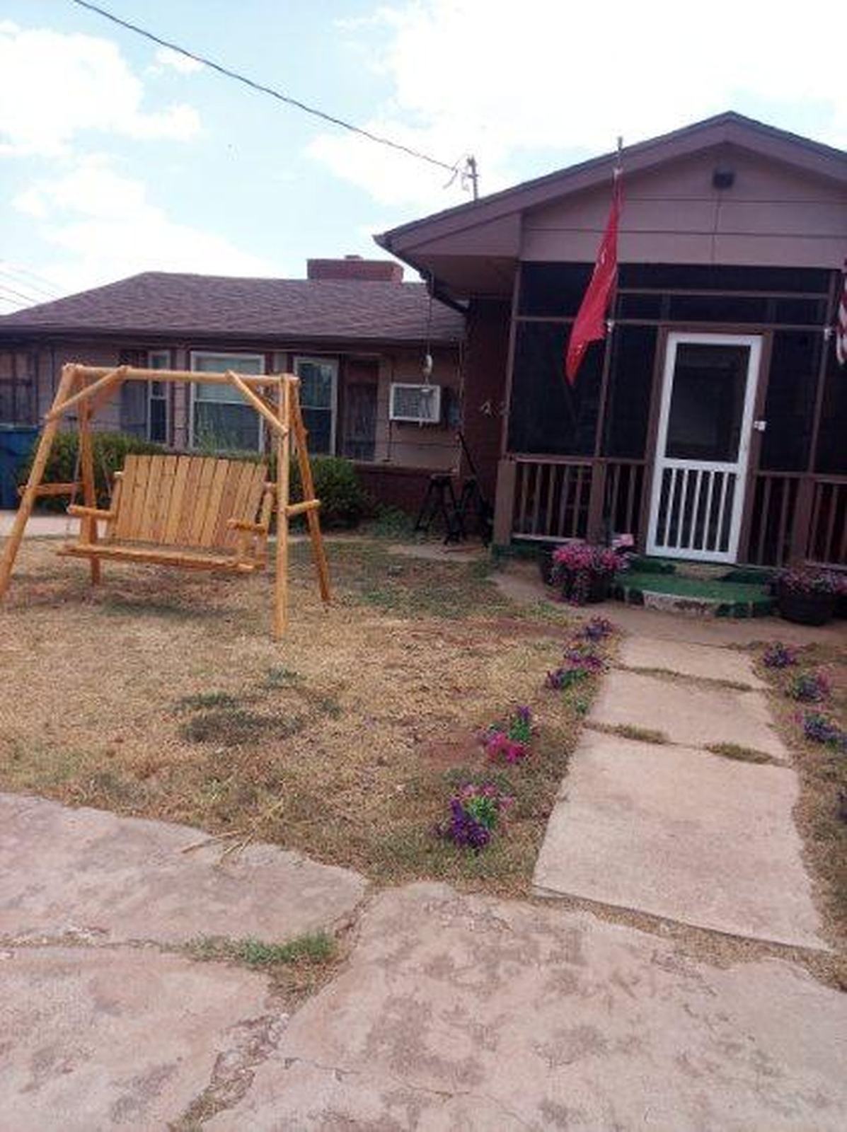420 W 8th St, Cordell, OK 73632 photo 1 of 15